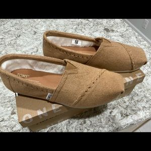 Toms Classic Toffee Wool / Faux Shearling, size 8, NWOT